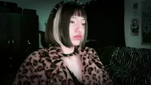Roxy Independient model Help me to reach 50 thumbs up online show from May 2026 12:28:02 AM
