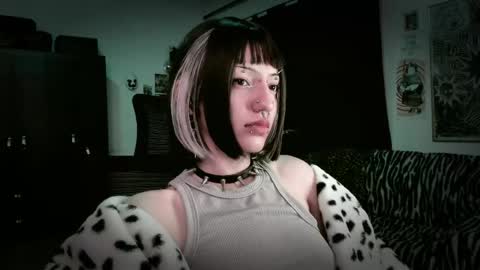 Roxy Independient model Help me to reach 50 thumbs up online show from May 2026 10:50:03 PM