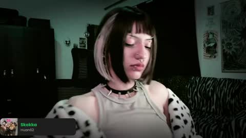 Roxy Independient model Help me to reach 50 thumbs up online show from May 2026 11:01:04 PM