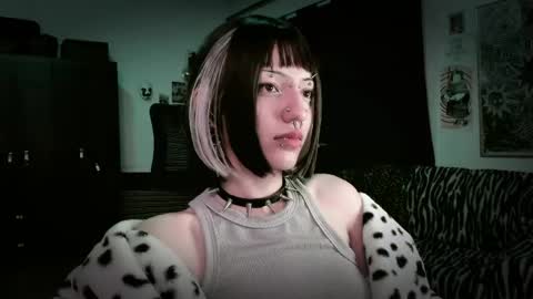 Roxy Independient model Help me to reach 50 thumbs up online show from May 2026 11:45:02 PM