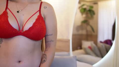 Roxy  online show from October 2025 12:35:01 PM