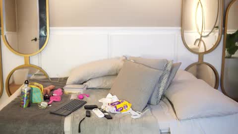 Roxy  online show from October 2025 12:02:01 PM