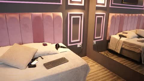 Roxy  online show from November 2025 08:37:02 AM