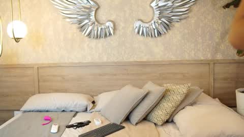 Roxy  online show from November 2025 12:15:01 PM