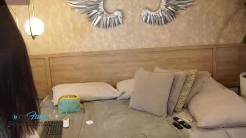 Roxy  online show from November 2025 12:37:01 PM