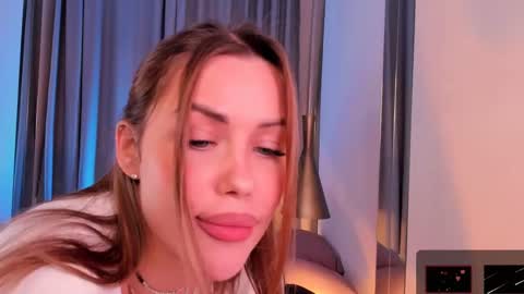 Roxy follow me online show from March 2025 04:38:02 PM
