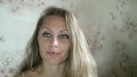 Snapshot of roxyfox18x01 chatting on October 2025 07:15:01 AM roxyfox18x01 online show from October 2025 07:15:01 AM