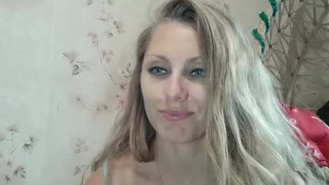 Snapshot of roxyfox18x01 chatting on October 2025 01:53:01 PM roxyfox18x01 online show from October 2025 01:53:01 PM