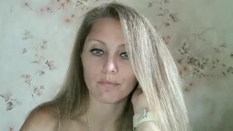 Snapshot of roxyfox18x01 chatting on October 2025 05:59:01 AM roxyfox18x01 online show from October 2025 05:59:01 AM