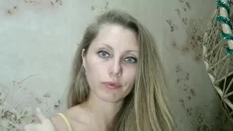 Snapshot of roxyfox18x01 chatting on October 2025 07:46:02 PM roxyfox18x01 online show from October 2025 07:46:02 PM