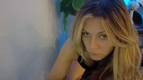 Roxy Nyes online show from May 2026 08:09:01 AM