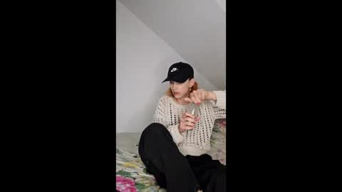 Snapshot of roxyseidel chatting on April 2026 07:41:01 PM Roxy Seidel online show from April 2026 07:41:01 PM