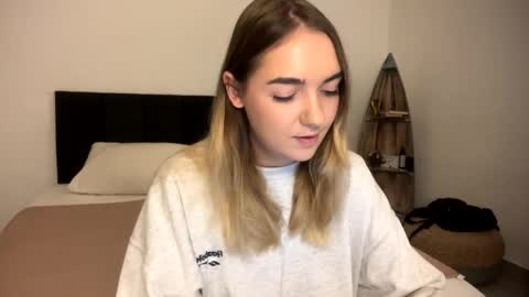 Roxy online show from April 2026 01:31:01 PM