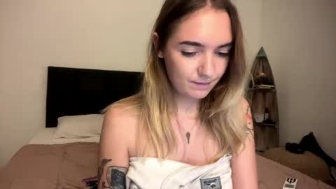 Roxy online show from April 2026 06:10:01 PM