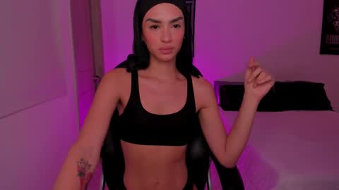 Snapshot of roxyy_x chatting on February 2025 03:04:01 AM val online show from February 2025 03:04:01 AM