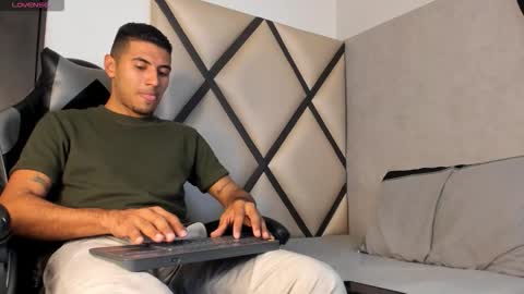 Snapshot of roy_29_ chatting on October 2025 12:13:02 PM Roy online show from October 2025 12:13:02 PM