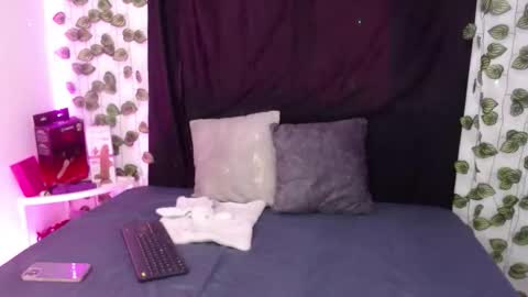 Bruna Royale  online show from February 2026 04:17:01 PM