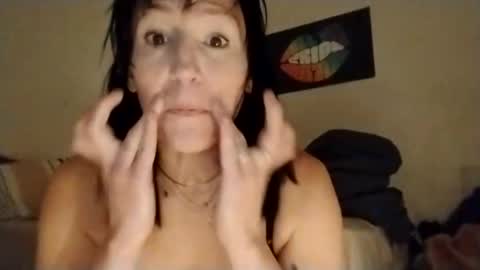 Snapshot of royaltycakes chatting on November 2025 11:13:01 PM royaltycakes online show from November 2025 11:13:01 PM