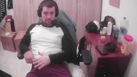 royer04 online show from February 2026 01:57:02 AM