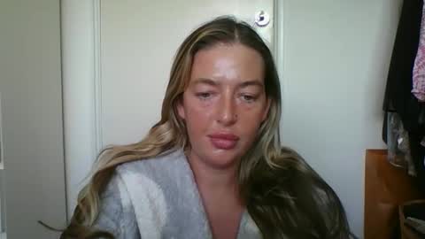 Snapshot of rubyredxxxoxxx chatting on December 2025 09:18:01 AM rubyredxxxoxxx online show from December 2025 09:18:01 AM