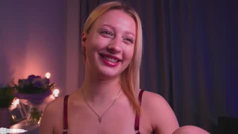 Snapshot of rue_novella chatting on September 2025 04:09:02 PM Mila online show from September 2025 04:09:02 PM