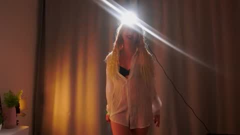 Mila online show from October 2025 03:10:01 PM