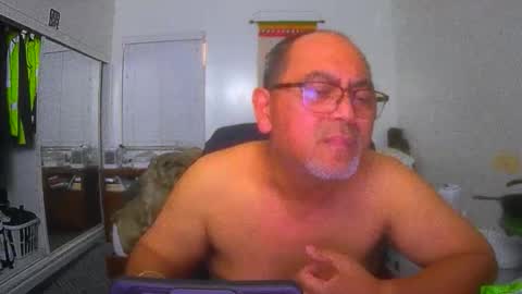 Snapshot of rueltrinidad73 chatting on March 2026 01:44:01 AM rueltrinidad73 online show from March 2026 01:44:01 AM