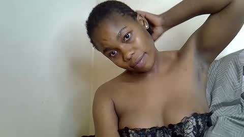 Snapshot of ruemiles chatting on September 2025 01:27:02 PM Rue online show from September 2025 01:27:02 PM