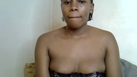 Snapshot of ruemiles chatting on September 2025 02:22:02 PM Rue online show from September 2025 02:22:02 PM