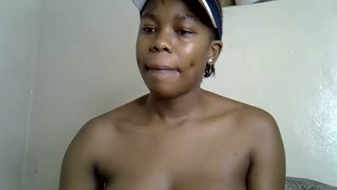 Snapshot of ruemiles chatting on October 2025 03:05:02 AM Rue online show from October 2025 03:05:02 AM