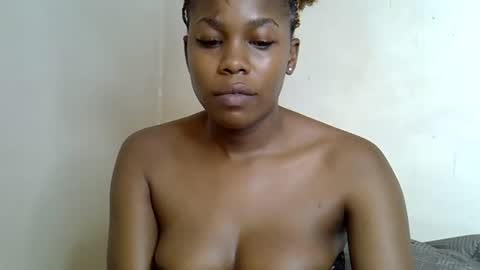 Snapshot of ruemiles chatting on October 2025 04:22:02 AM Rue online show from October 2025 04:22:02 AM