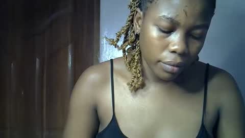 Snapshot of ruemiles chatting on November 2025 11:29:01 PM Rue online show from November 2025 11:29:01 PM