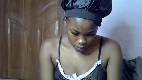 Snapshot of ruemiles chatting on November 2025 04:12:02 AM Rue online show from November 2025 04:12:02 AM