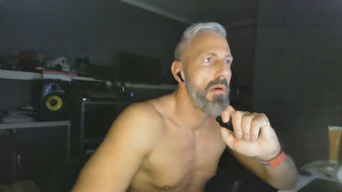 Chico que rico Caliente online show from January 2025 07:05:01 AM
