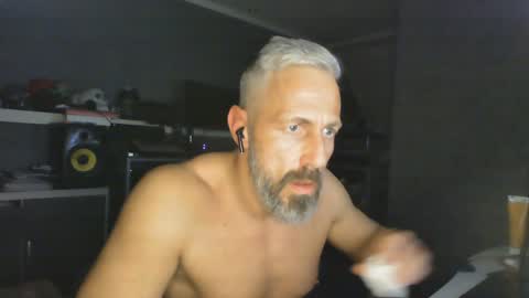 Chico que rico Caliente online show from January 2025 11:10:02 AM