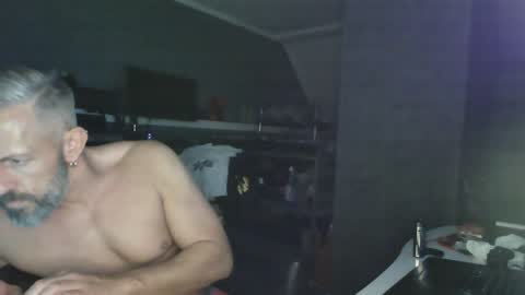 Chico que rico Caliente online show from January 2025 12:02:01 AM