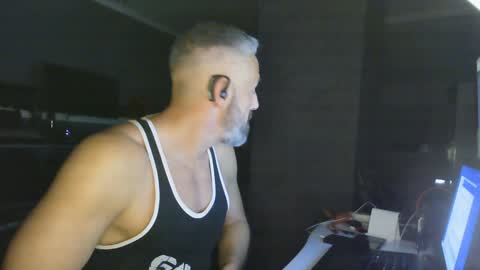 Chico que rico Caliente online show from January 2025 01:24:01 AM