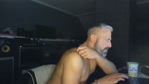 Chico que rico Caliente online show from February 2025 01:16:02 AM