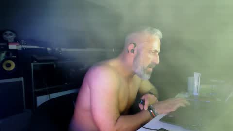 Chico que rico Caliente online show from March 2026 09:26:01 AM