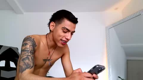  R U S S E L L  online show from October 2025 03:56:02 PM