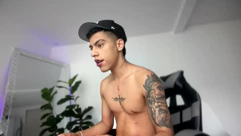  R U S S E L L  online show from November 2025 12:27:02 PM