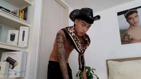 Snapshot of russell_adams_ chatting on March 2026 10:21:02 PM R U S S E L L online show from March 2026 10:21:02 PM
