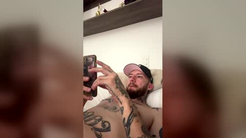 Snapshot of russo_fox chatting on May 2026 04:40:01 AM russo_fox online show from May 2026 04:40:01 AM
