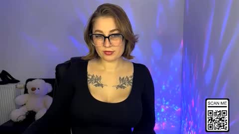 Nika online show from December 2025 07:54:01 PM