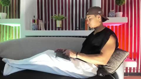 Ryan online show from September 2025 03:44:02 AM