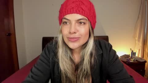 Snapshot of s_u_n_r_i_s_e_e chatting on February 2025 02:47:02 AM Leslie Beltrn online show from February 2025 02:47:02 AM
