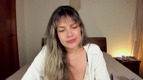 Snapshot of s_u_n_r_i_s_e_e chatting on February 2025 02:33:02 AM Leslie Beltrn online show from February 2025 02:33:02 AM