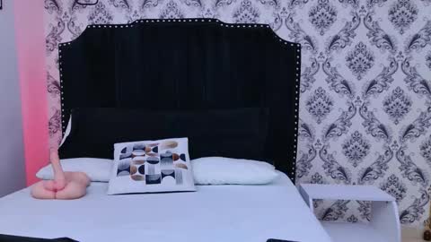 Saara Brown online show from October 2025 12:08:02 PM