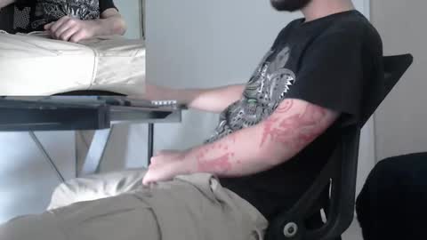 Snapshot of saat_hiel chatting on September 2025 01:43:01 AM Saat online show from September 2025 01:43:01 AM