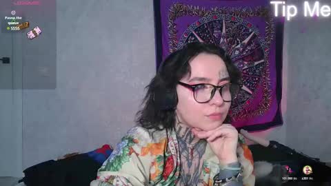 Snapshot of sabrina_raiders_666 chatting on January 2025 01:04:02 PM Lilith Solar online show from January 2025 01:04:02 PM
